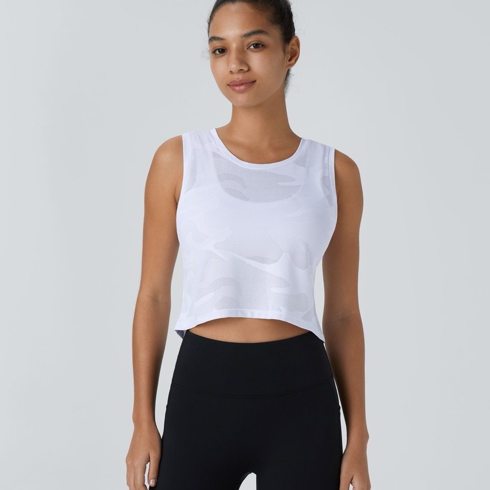 HALARA NWT White Loose Camo Cropped Tank Top Size Small